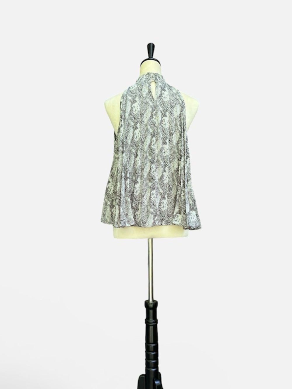 She + Sky Plissé Pleated Snakeskin Halter Neck Blouse Size Small - Picture 4 of 10